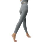 Legging Sakura de la marca Born Living Yoga en color gris