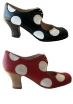 Zapato de flamenco rojo con lunar blanco y negro con lunar blanco modelo cordonera.