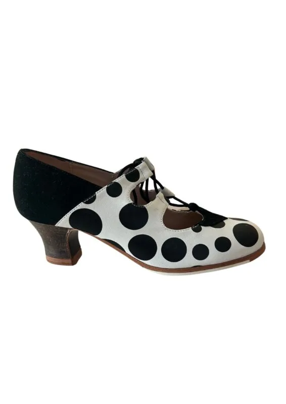 Zapato flamenco modelo florero de la marca Begoña Cervera