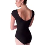 maillot manga corta de la marca Capezio en color negro